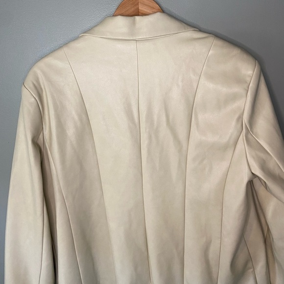 NWT Avec Les Filles Faux Leather Structured Boyfriend Blazer Cream Beige - Picture 7 of 12